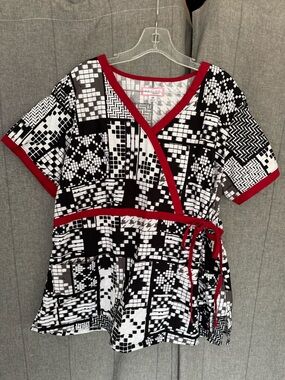 Koi by Kathy Peterson Geometric Scrub Top Women’s 2X Nursing, Medical, Cotton